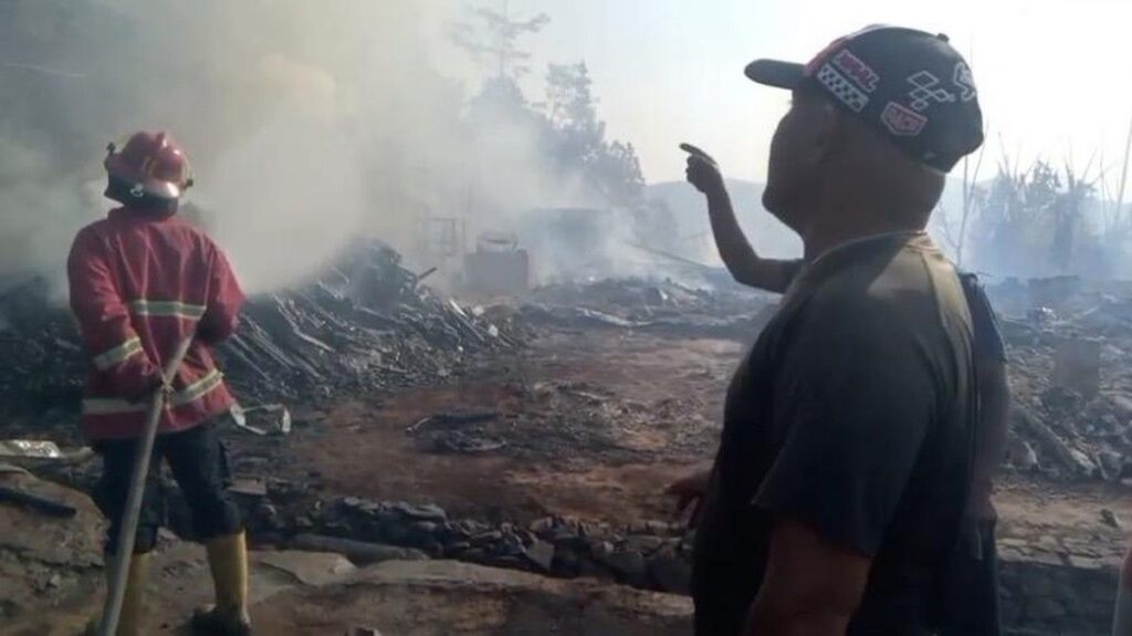 Kebakaran Hanguskan 51 Rumah Adat Ciptamulya di Sukabumi