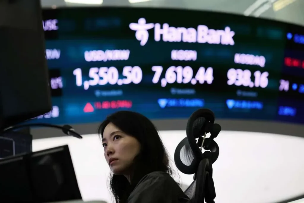 Bursa Korea Selatan Turun Setelah Saham Chip Melemah Jelang Laporan Keuangan