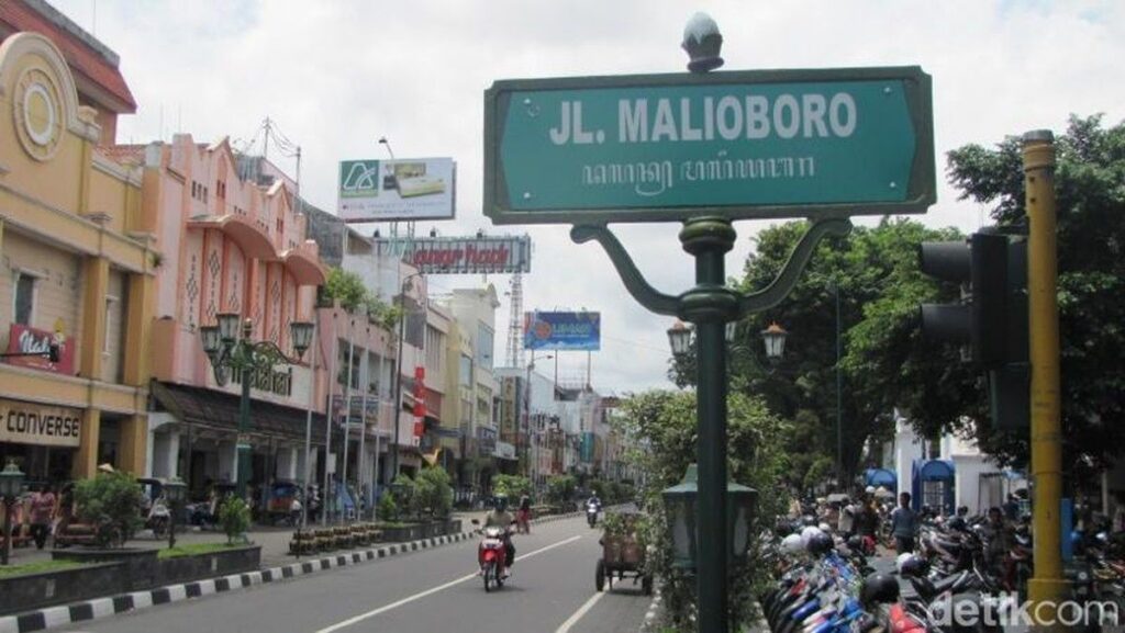 Satpol PP Yogyakarta Tindak Pelanggar Kawasan Tanpa Rokok Malioboro