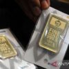 Harga Emas Antam Hari Ini Melemah Tipis Rp2.395.420 per Gram