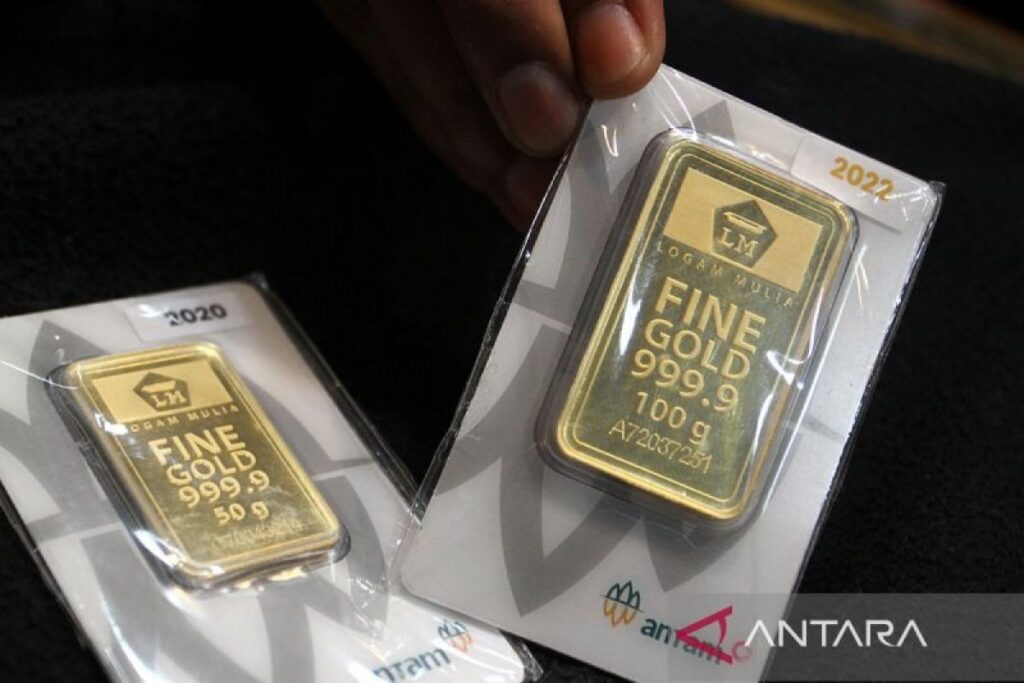 Harga Emas Antam Hari Ini Melemah Tipis Rp2.395.420 per Gram