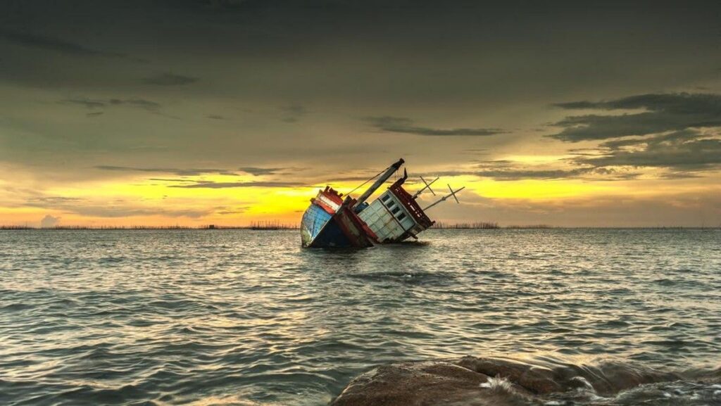 Kapal Vietnam Tenggelam di Laut China Selatan Tiga Puluh Sembilan Selamat