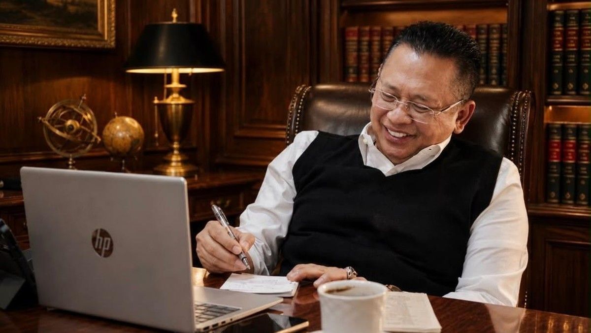Menghadapi Masalah Multidimensional Indonesia