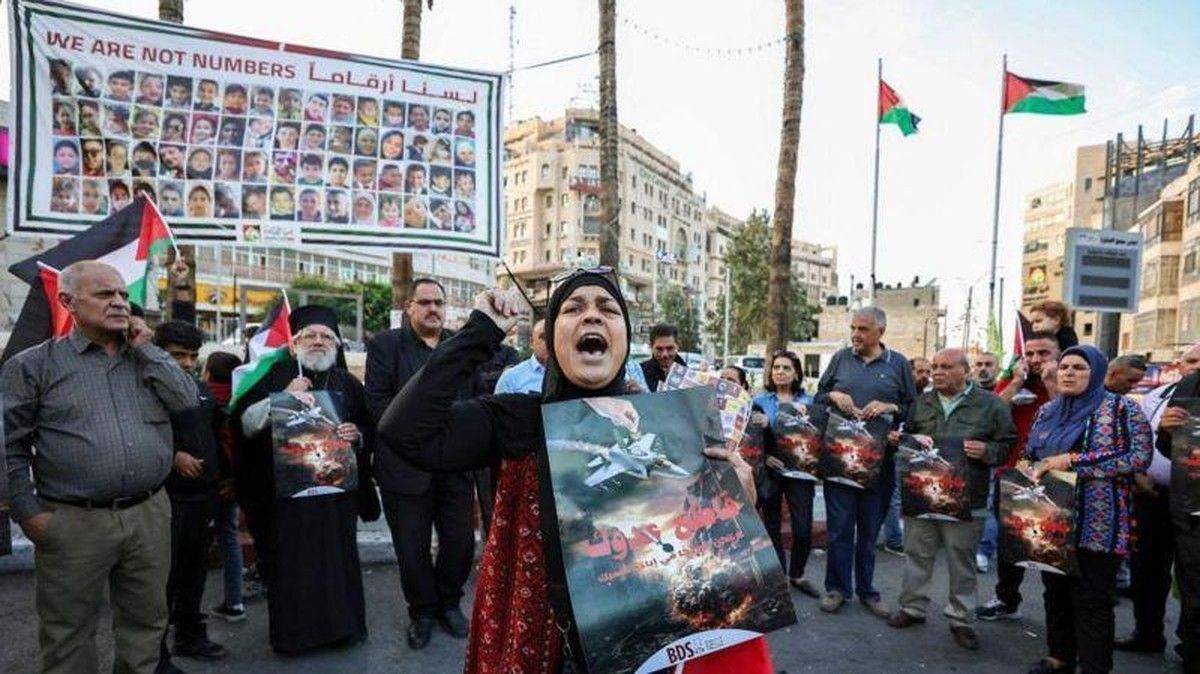 Tentara Israel Tahan Ambulans Warga Palestina Melahirkan Bayi Meninggal