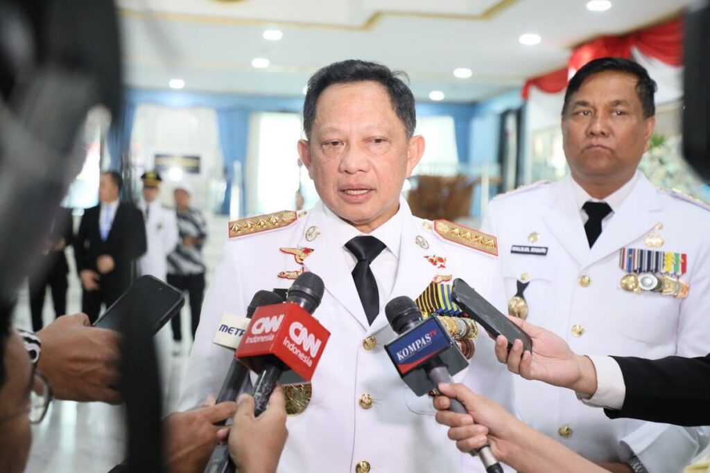 Presiden Prabowo Melantik 1.204 Pamong Praja Muda IPDN Angkatan XXXIII
