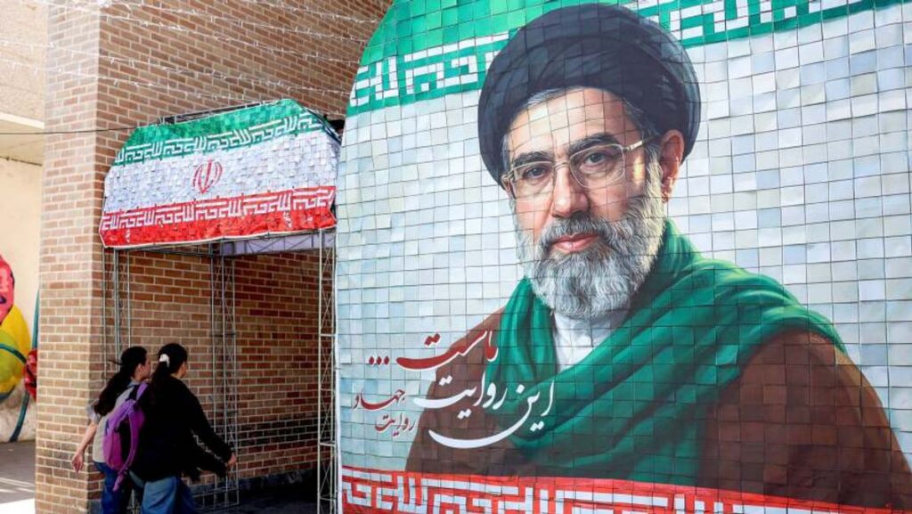 Tiga Putra Ali Khamenei Hadiri Pemakaman Pemimpin Tertinggi Iran