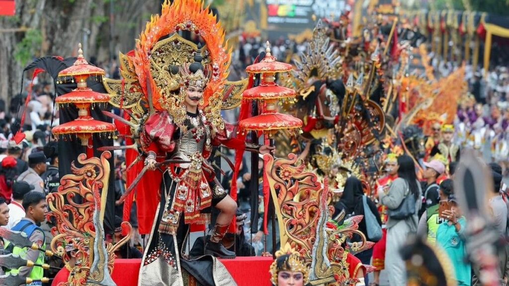 Banyuwangi Gelar Parade Kostum Banyuwangi Ethno Carnival Keempat Belas