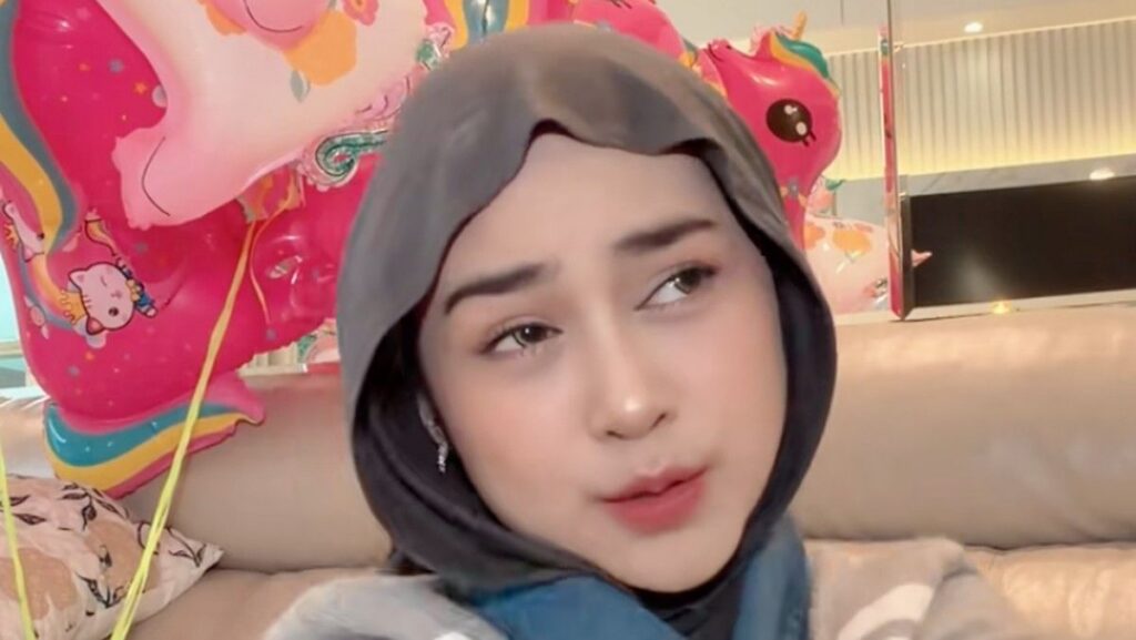 Ria Ricis Merayakan Ulang Tahun ke-31 Secara Privat di Thailand