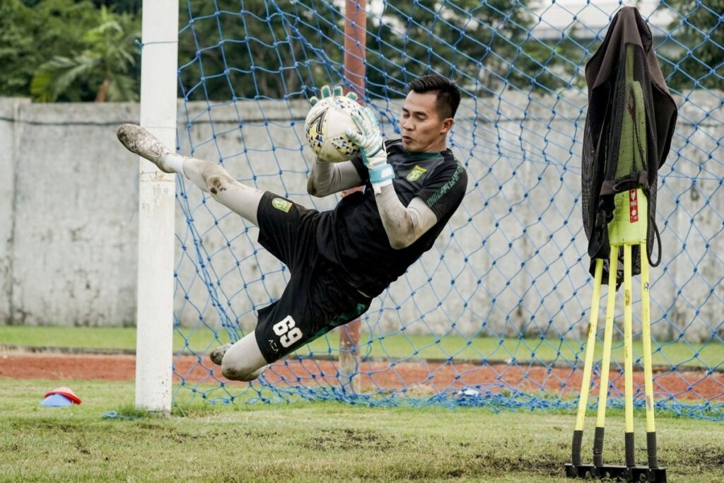 Kiper Vozinha Cetak Lonjakan Pengikut Instagram Setelah Tampil Impresif