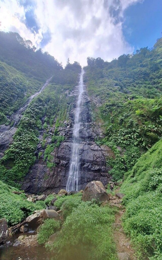 Air Terjun Tretes Jombang Tawarkan Pesona Alam Setinggi 158 Meter