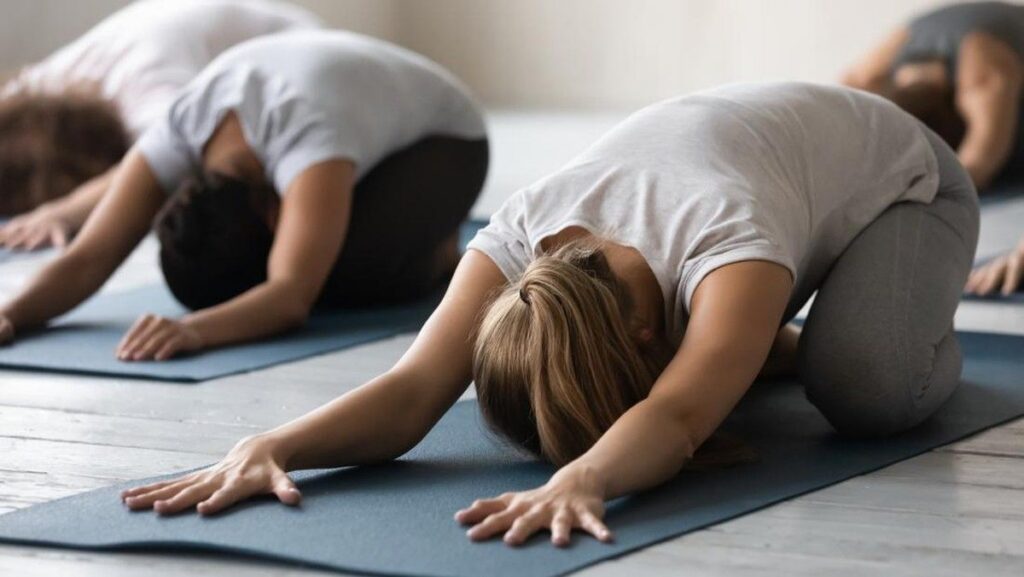 Yoga Sebelum Tidur Bantu Tingkatkan Kualitas Tidur Lebih Nyenyak