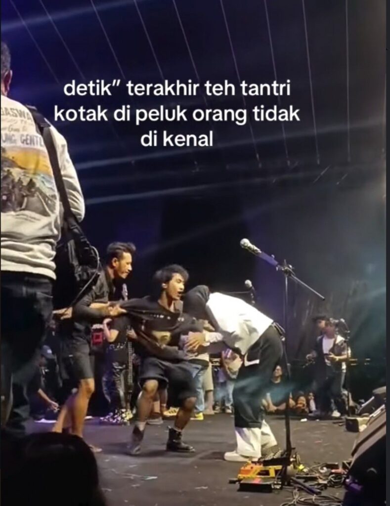 Tantri Kotak Dipeluk Penonton Tak Dikenal di Geopark Ciletuh
