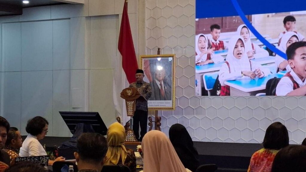 Kemendikdasmen Prioritaskan Pelatihan Coding dan AI untuk Guru