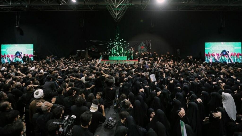 Warga Teheran Hadiri Prosesi Pemakaman Ayatollah Ali Khamenei