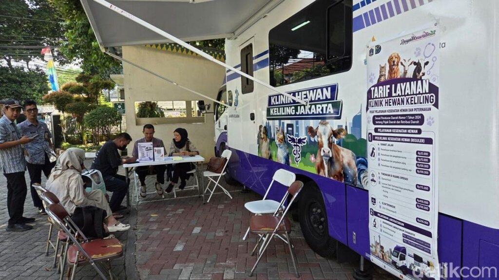 Mobil Klinik Hewan Keliling Jakarta Selatan Layani Warga di Jagakarsa
