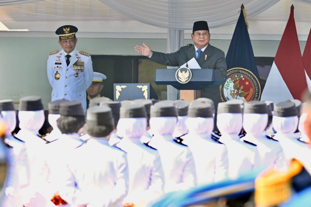 Prabowo Subianto Melantik Pamong Praja Muda IPDN di Sumedang