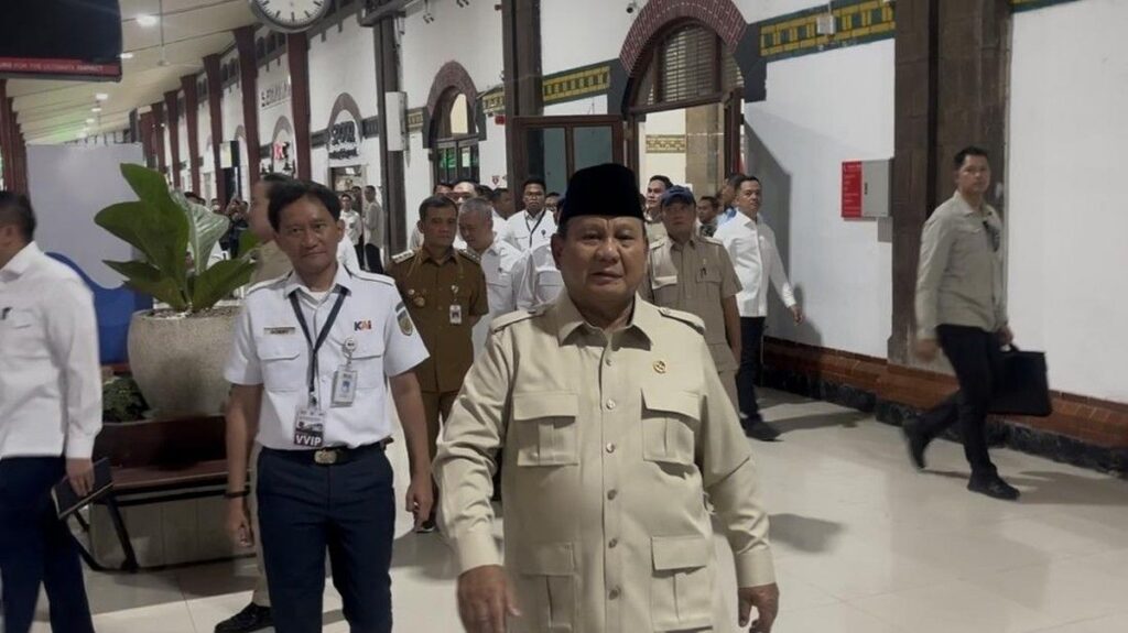 Prabowo Uji Coba Kereta Api Nusantara Explorer dari Tawang
