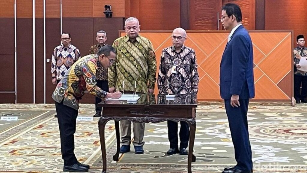 Menteri Keuangan Purbaya Yudhi Sadewa Lantik Tiga Pejabat Eselon I