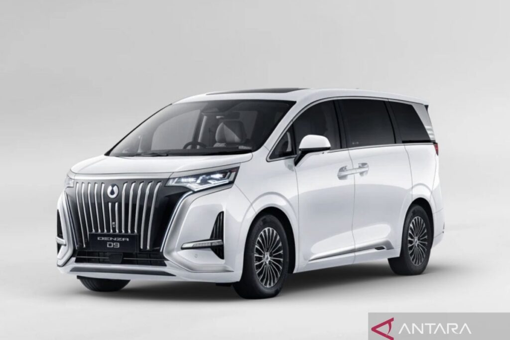 BYD Segarkan MPV Premium Denza D9 dengan Pilihan Warna Dark Gold