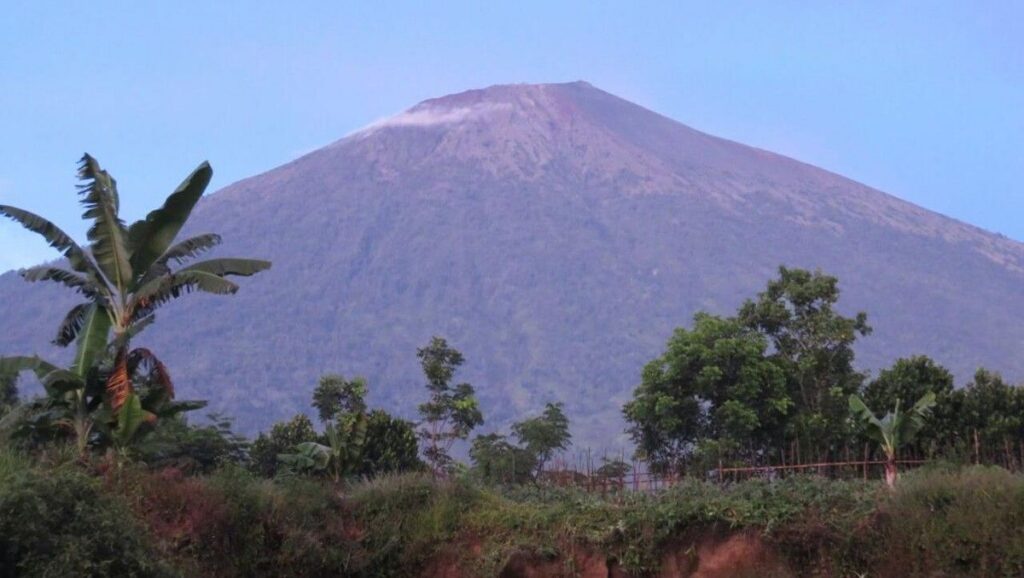 Aktivitas Pendakian Bukit Pergasingan Ditutup akibat Permasalahan Sampah