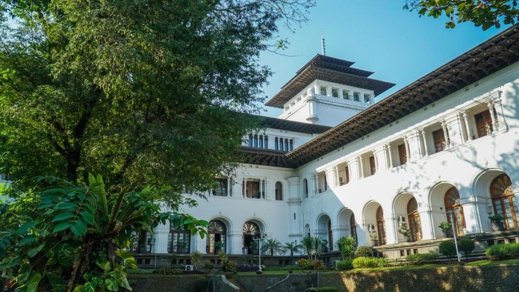 Oxford Masukkan Surabaya dan Bandung dalam Kota Paling Berisiko Panas