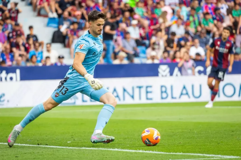 Lazio Niat Pinjam Carlos Espi Usai Kendala Aturan Belanja Musim 2026