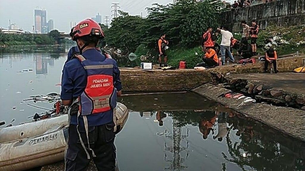 Pria Diduga Tenggelam di Kali Ciliwung Jakarta Barat