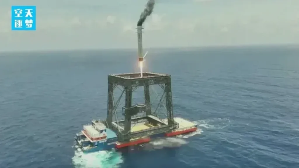 China Terbangkan Roket Long March dan Daratkan Booster ke Bumi