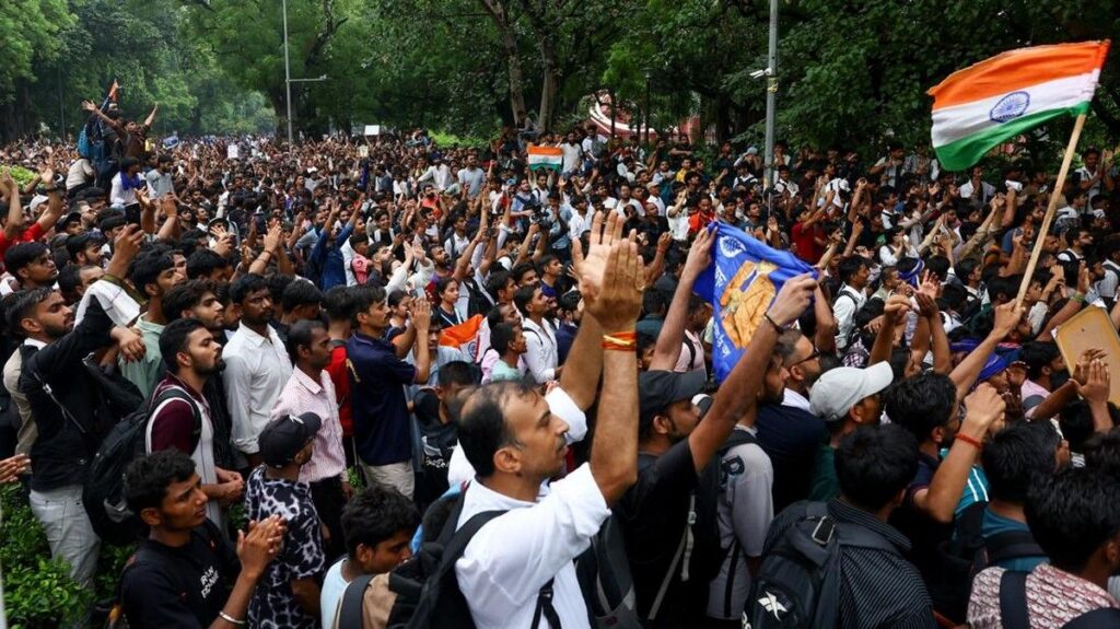Partai Kecoak India Gelar Demo Tuntut Menteri Pendidikan Mundur