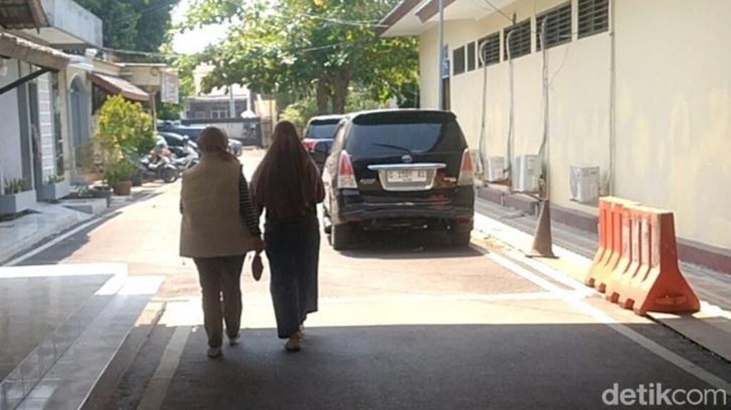 KPK Tangkap Bupati Pemalang Anom Widiyantoro dalam OTT
