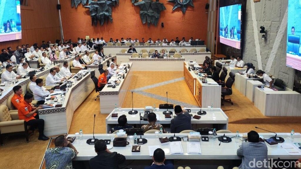Ketua Komisi V DPR Soroti Ketidaksesuaian Data Manifest Penumpang Kapal