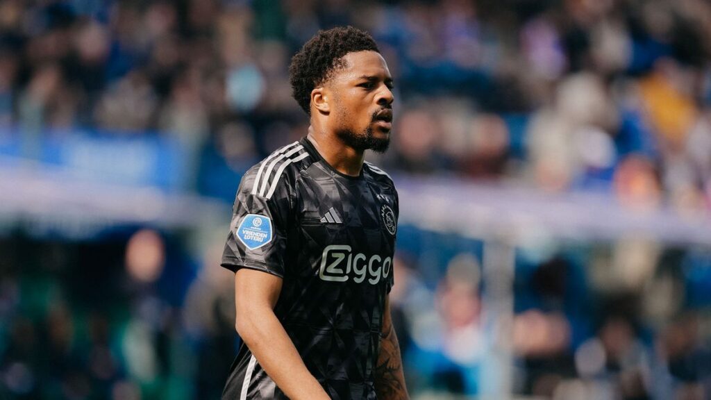 Performan Youri Regeer Tuai Kritik Suporter Ajax Saat Lawan PEC Zwolle