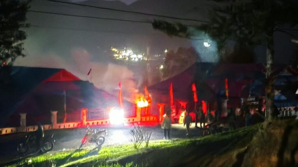 Massa Bakar Tujuh Kantor Pemerintah di Puncak Papua Tengah