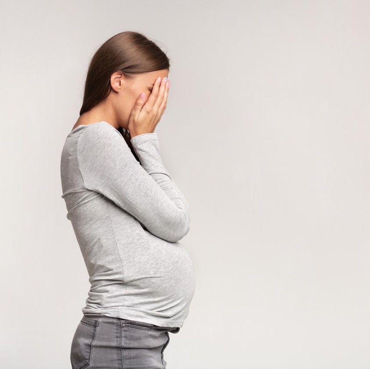 Memahami Fluktuasi Emosi Ibu Hamil Trimester Pertama Hingga Ketiga