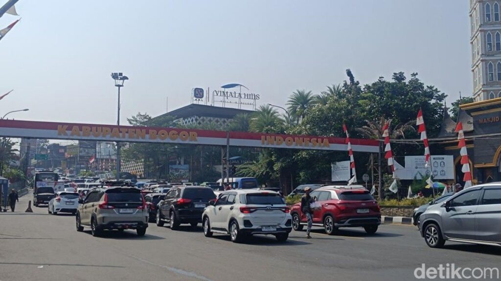 36 Ribu Kendaraan Melintasi Jalur Puncak Bogor Saat Libur Panjang