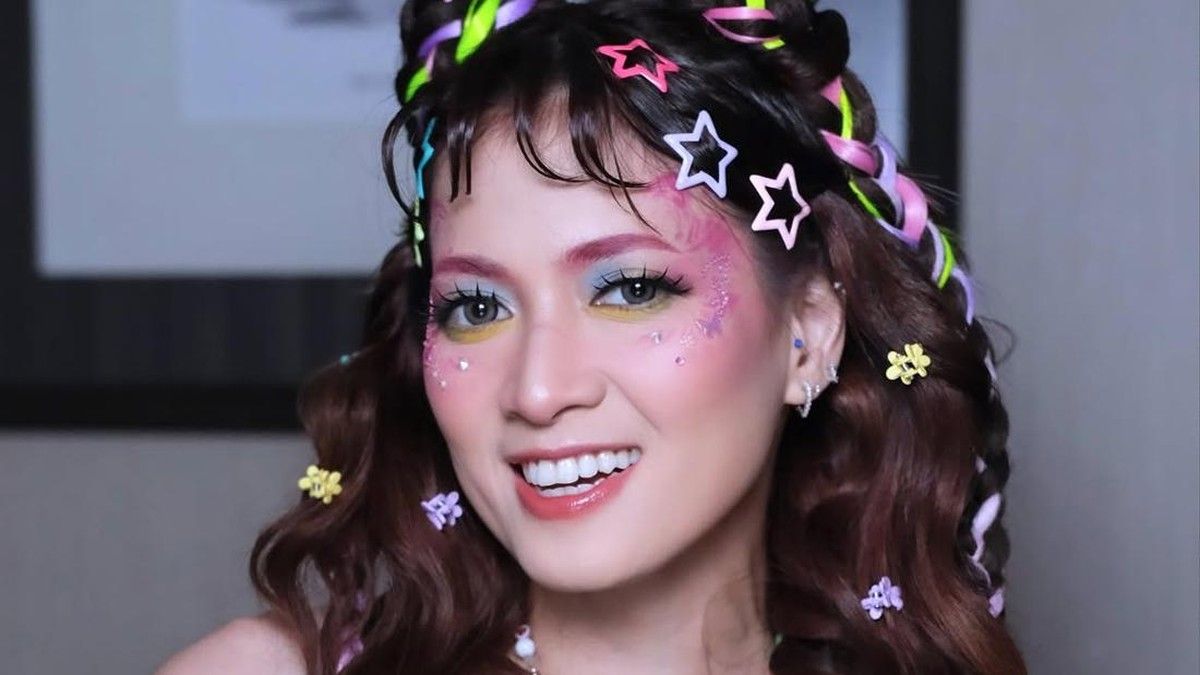 Chika Jessica Adopsi Gaya Makeup Colorful ala Naykilla di Jakarta