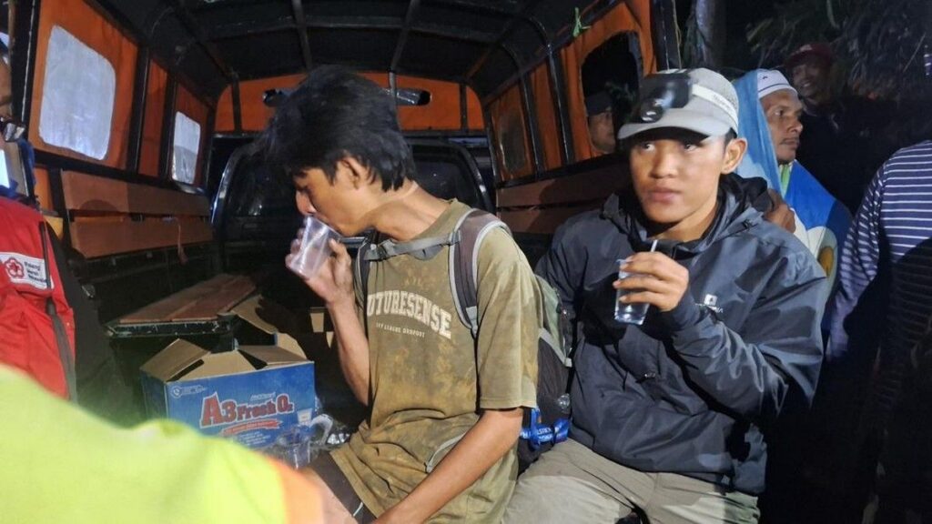 Tim SAR Temukan Tiga Pendaki Hilang di Pegunungan Argopuro