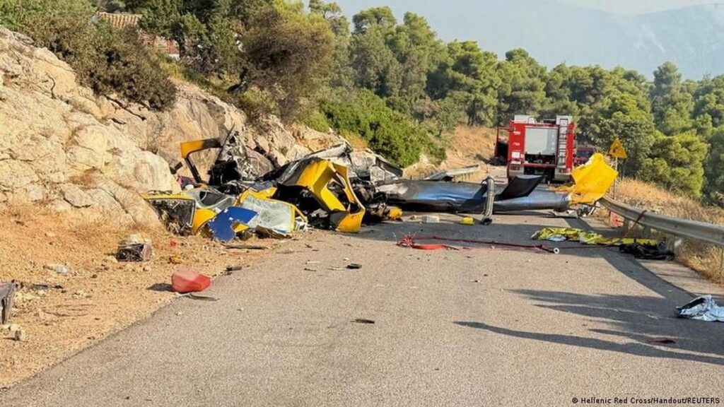 Dua Helikopter Tabrakan Saat Padamkan Kebakaran Hutan di Yunani
