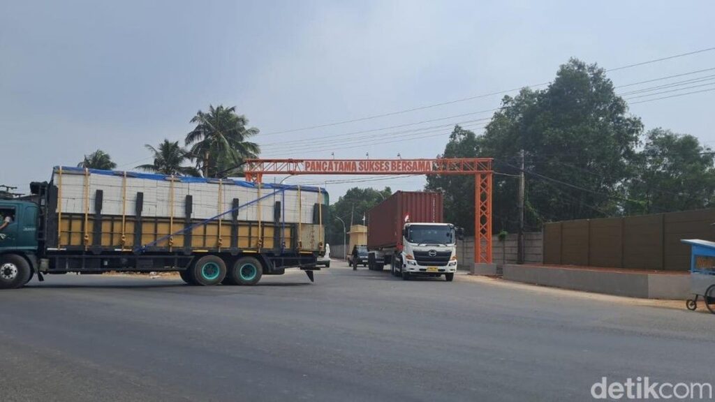 Sopir Truk Protes Tarif Masuk Kawasan Industri Pancatama Serang