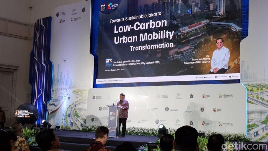 Gubernur DKI Pramono Anung Targetkan 10 Ribu Bus Listrik pada 2030