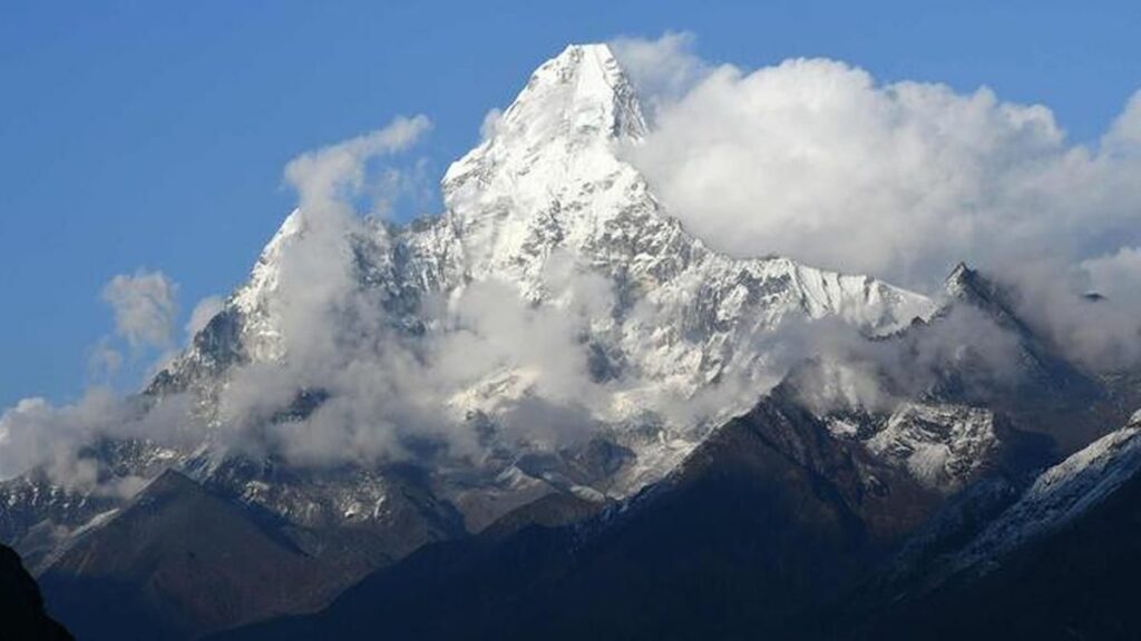 Pendaki Nirmal Purja Meninggal Dunia Usai Diterjang Longsor di Broad Peak