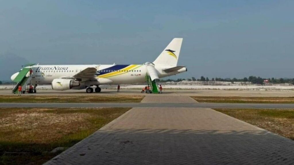 Kabut Asap Tebal Batalkan Seluruh Penerbangan di Bandara Singkawang