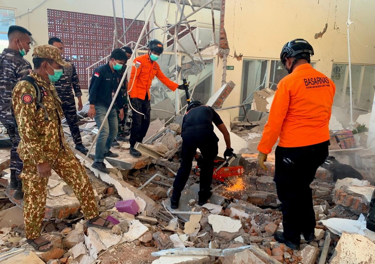 Gempa Magnitudo 7,7 Guncang Flores Dua Orang Dilaporkan Meninggal