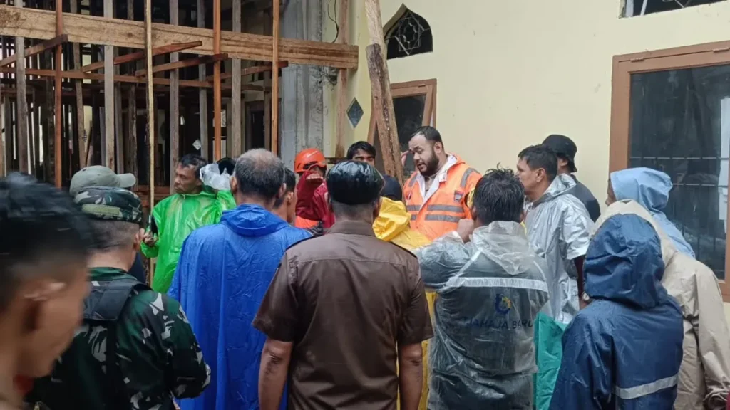 Banjir Padang Rusak Sistem Peringatan Dini dan Lumpuhkan Lalu Lintas