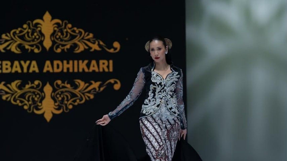 Kukuh Hariyawan Padukan Kebaya, Gajah, dan Bundengan di IFW 2026