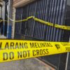 Polisi Pasang Garis Polisi Rumah Kontrakan Pelaku Mutilasi Depok