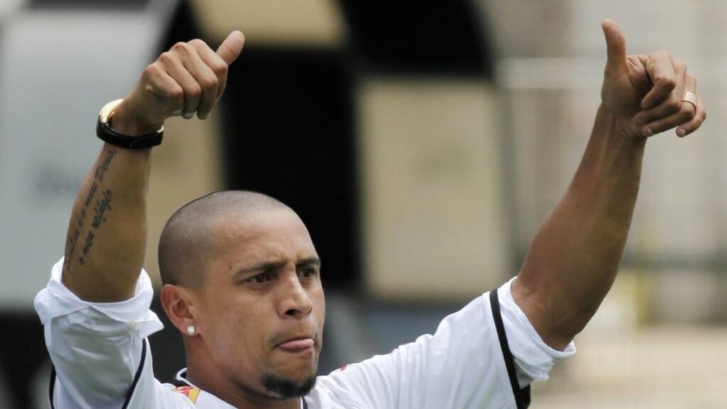 Roberto Carlos Dikabarkan Memeluk Agama Islam