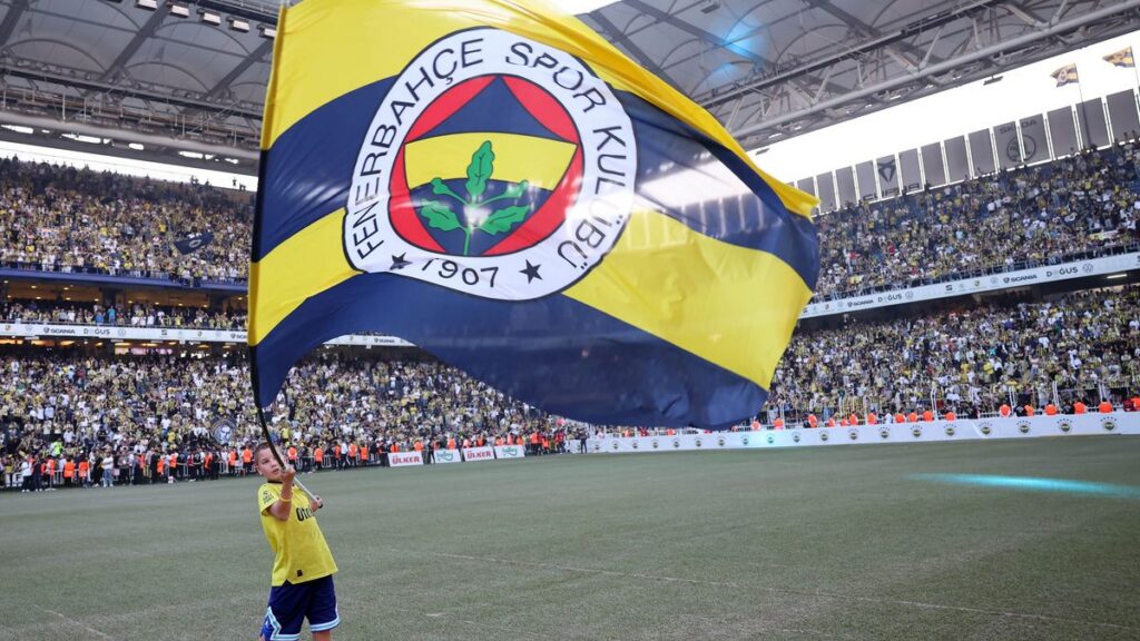 Ismail Kartal Beberkan Alasan Rotasi Pemain Fenerbahce