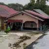 Robohnya Pagar Basko City Mall Sumbat Drainase Korong Gadang