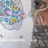 Warga Boyolali Tangkap Ular Pelangi di Selokan Kompleks Perumahan
